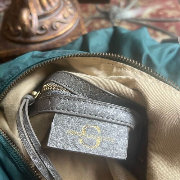 Alexisuospny Nylon Green large shoulder bag Chain Strap gold tone hardwares . - Picture 15 of 15